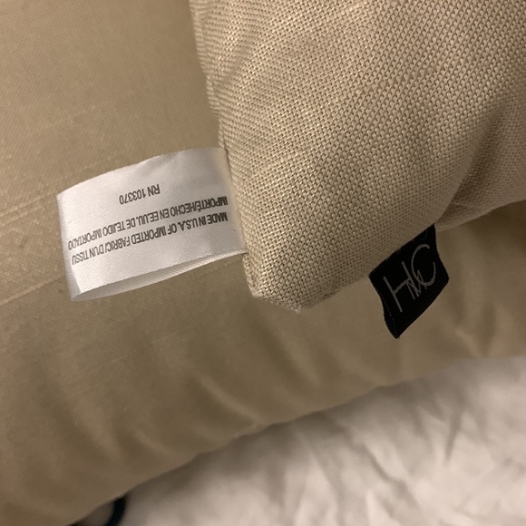 2 pack HC Textured Metallic 18" Square Decorative Pillow Rose Gold - Picture 2 of 9